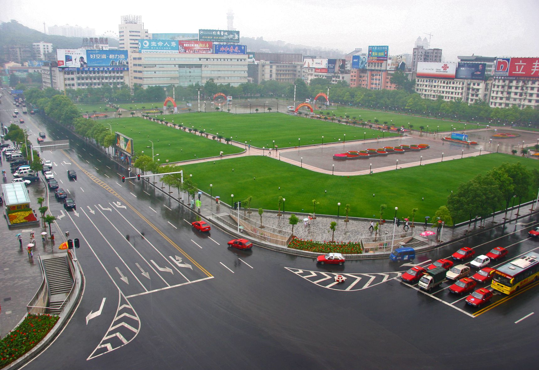 宜昌市西陵一路上段道路改造工程-中国市政金杯_副本.jpg